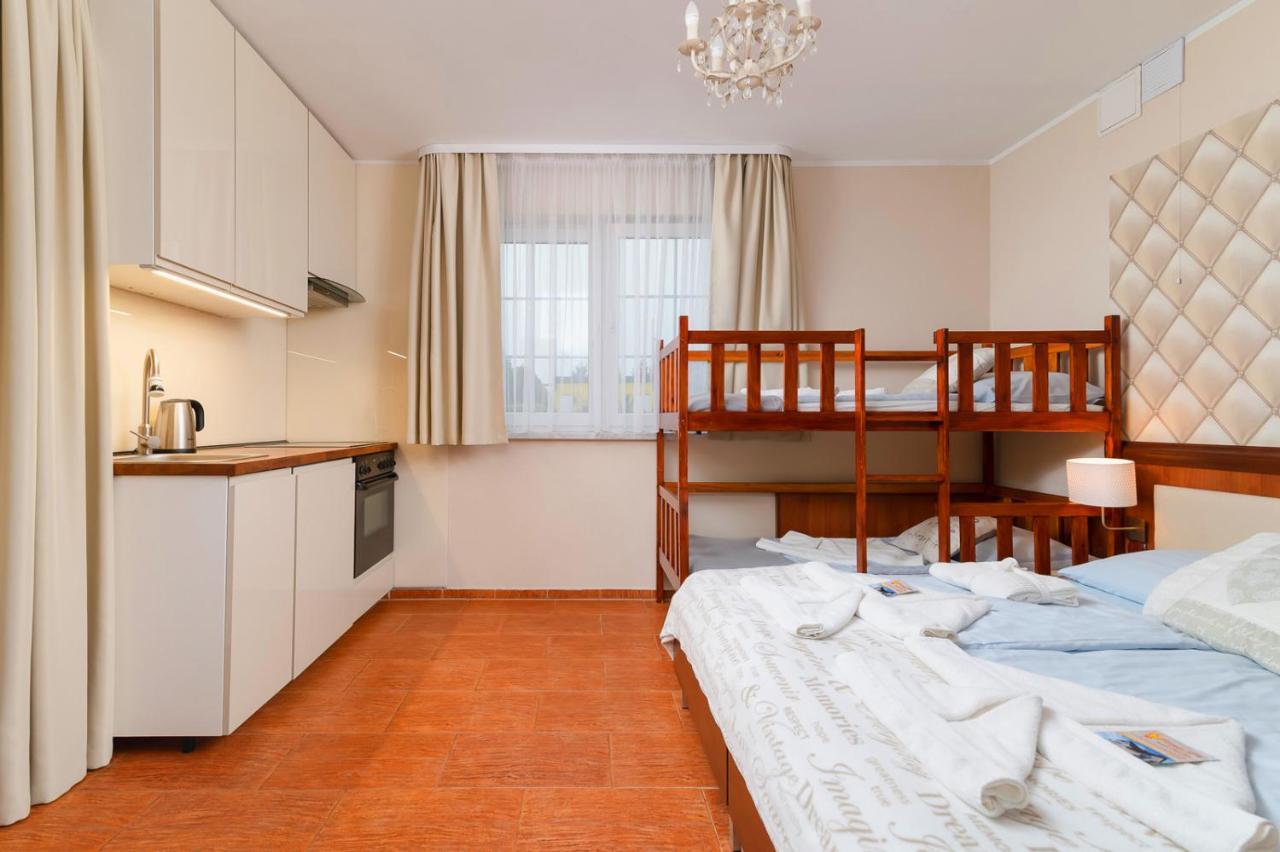 Villa Fenix 尤斯托尼莫斯基 外观 照片