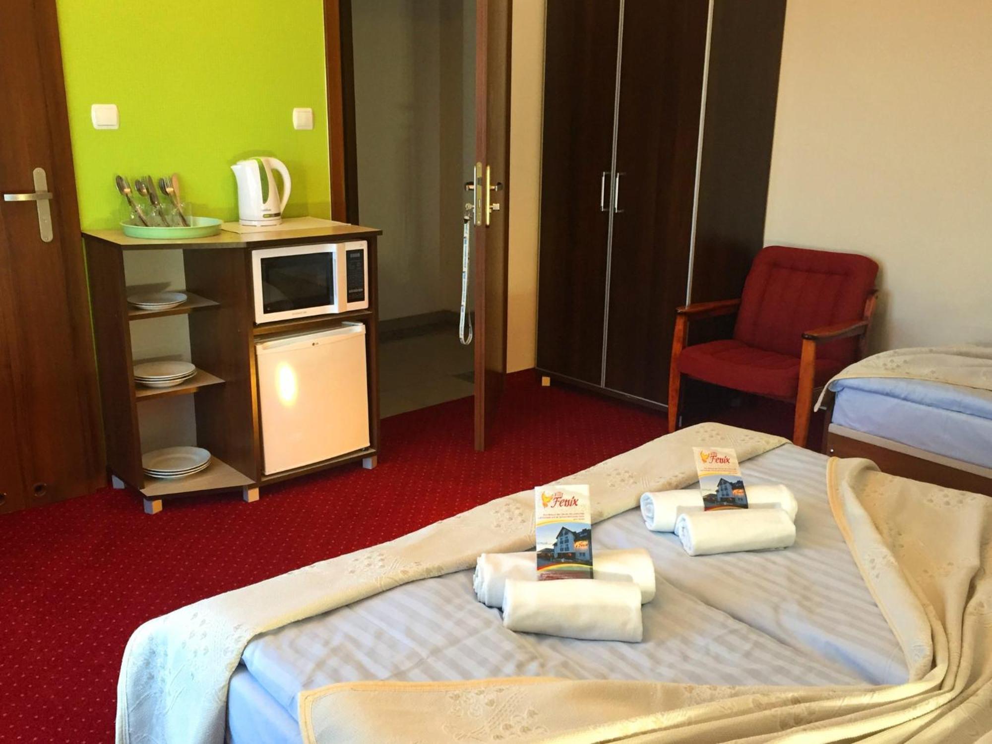 Villa Fenix 尤斯托尼莫斯基 外观 照片