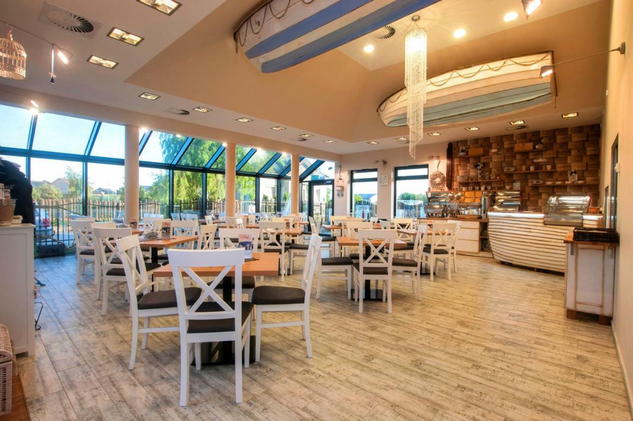 Villa Fenix 尤斯托尼莫斯基 外观 照片