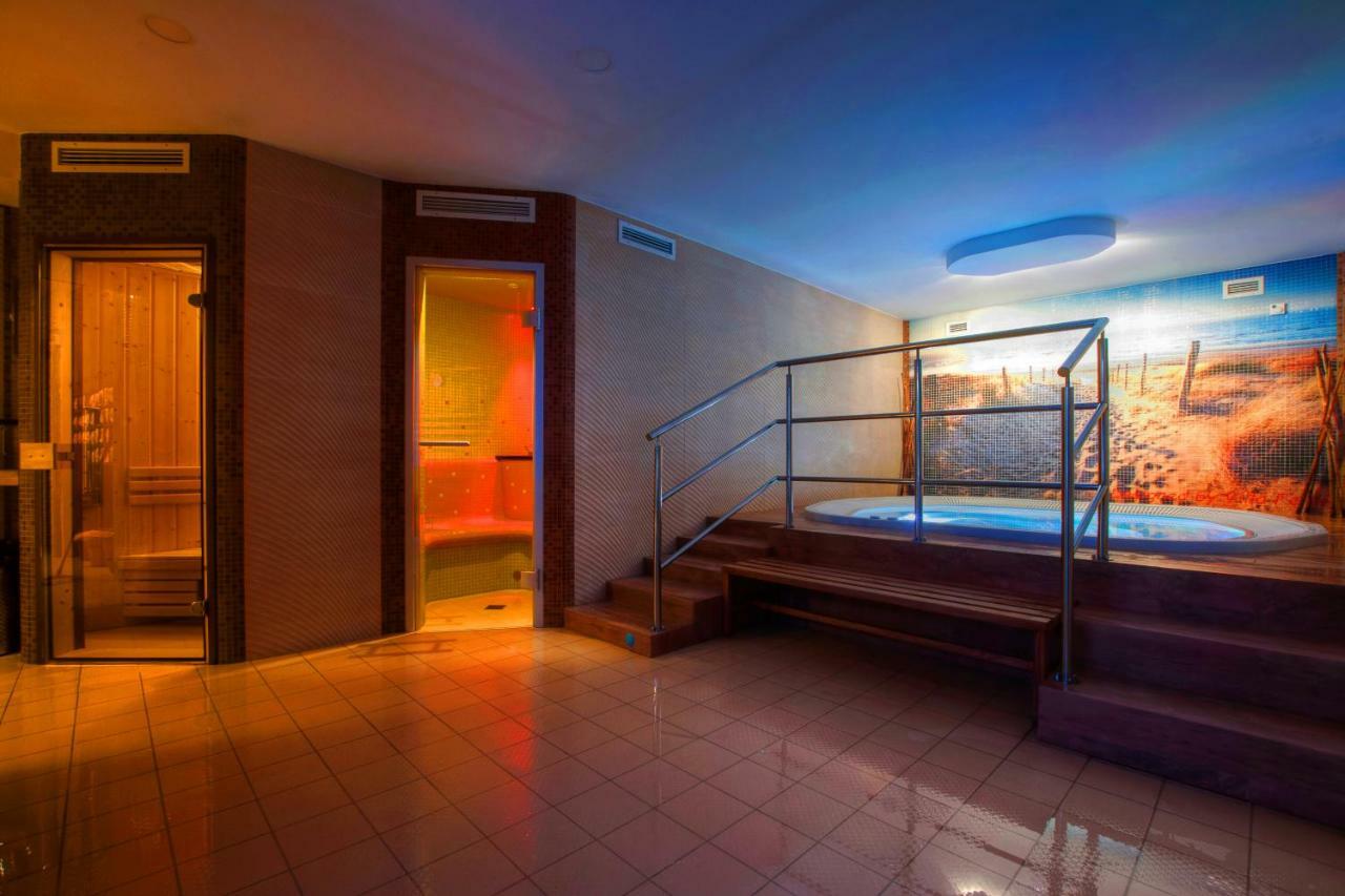 Villa Fenix 尤斯托尼莫斯基 外观 照片